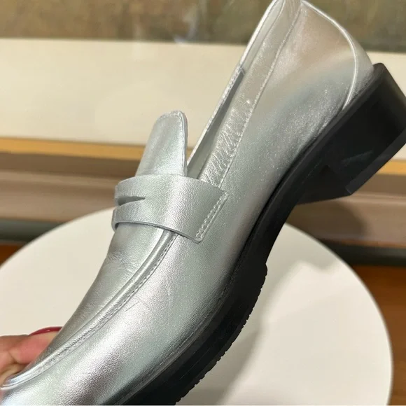 🌹STUART WEITZMAN🌹 Palmer Bold Loafer In Silver Size: 10B